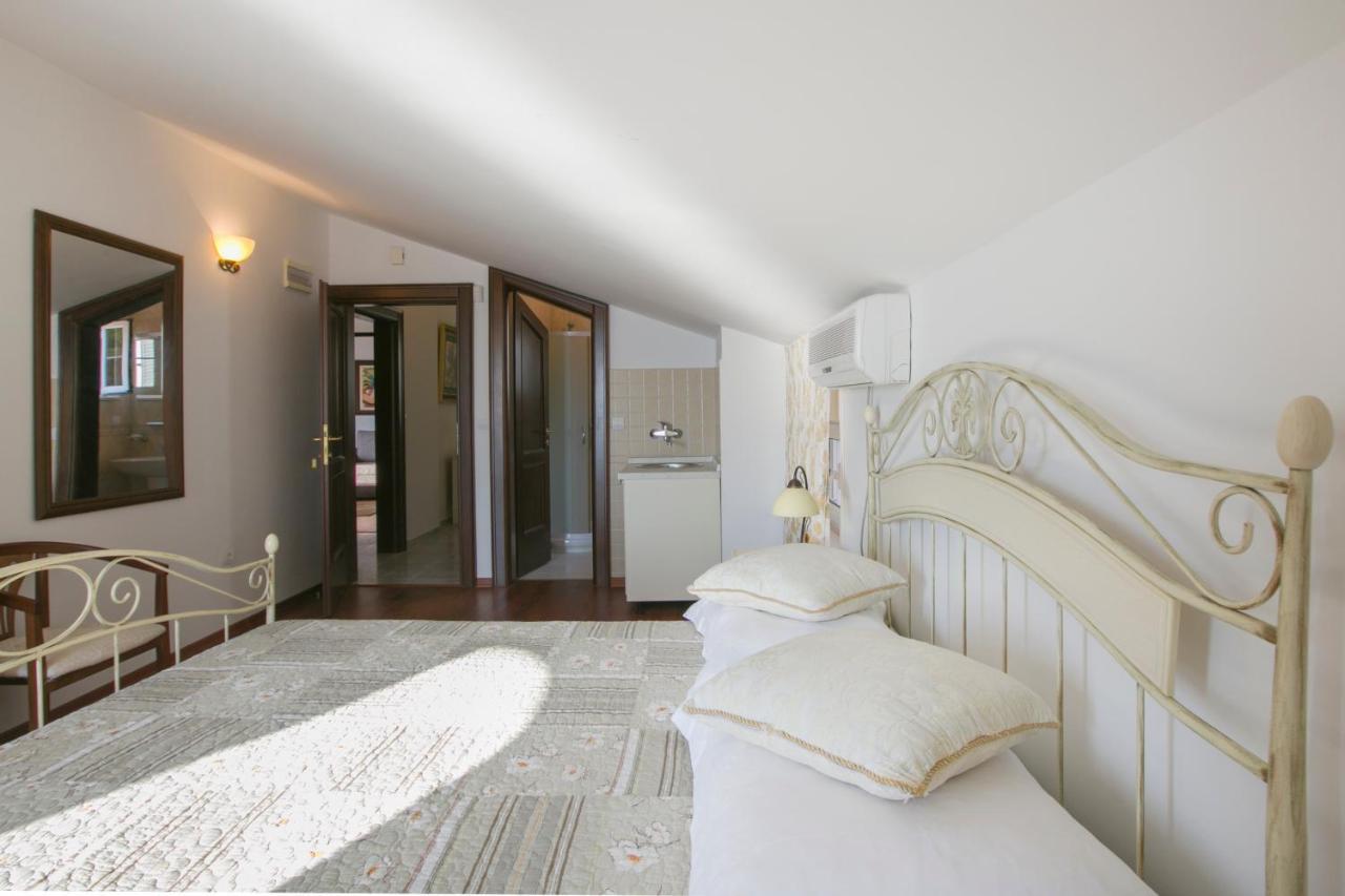 Royal Holiday Apartments Sveti Stefan Ilha Sveti Stefan Exterior foto