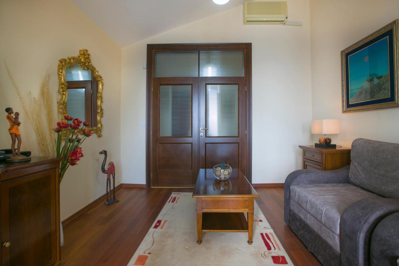 Royal Holiday Apartments Sveti Stefan Ilha Sveti Stefan Exterior foto