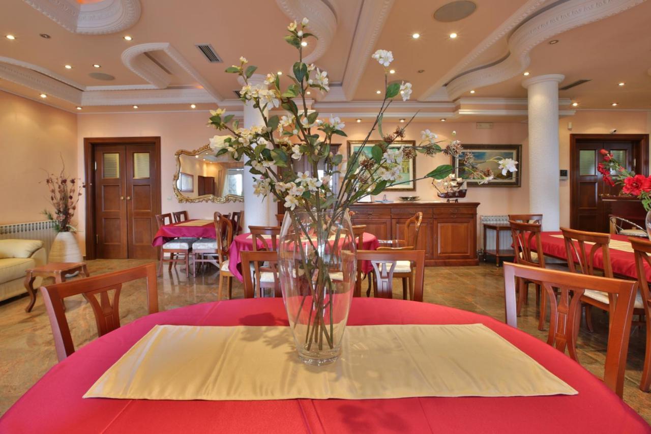 Royal Holiday Apartments Sveti Stefan Ilha Sveti Stefan Exterior foto