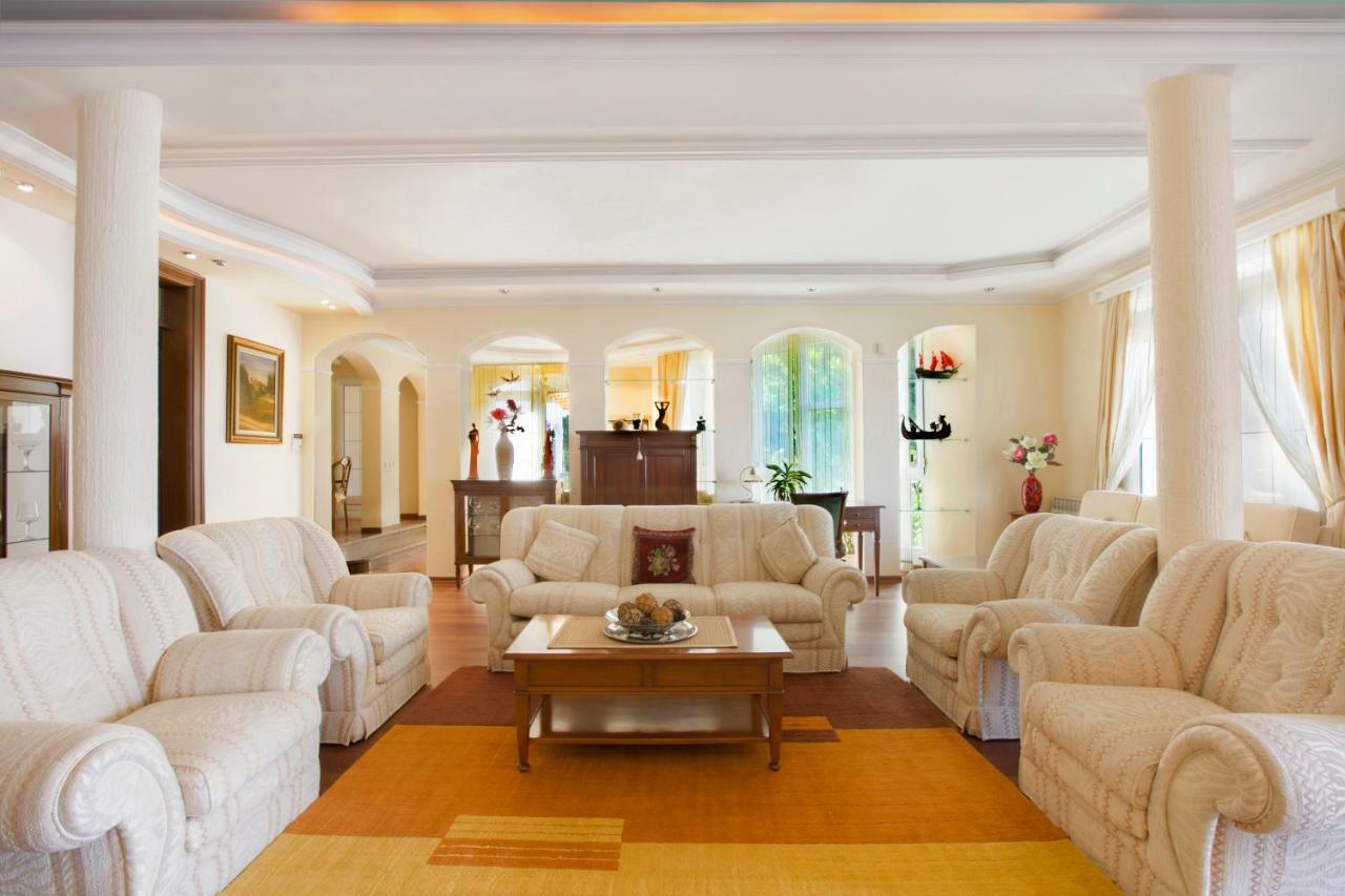 Royal Holiday Apartments Sveti Stefan Ilha Sveti Stefan Exterior foto